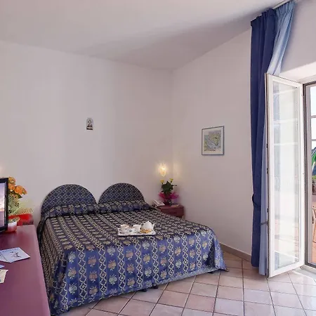 Otel S.angelo 3*